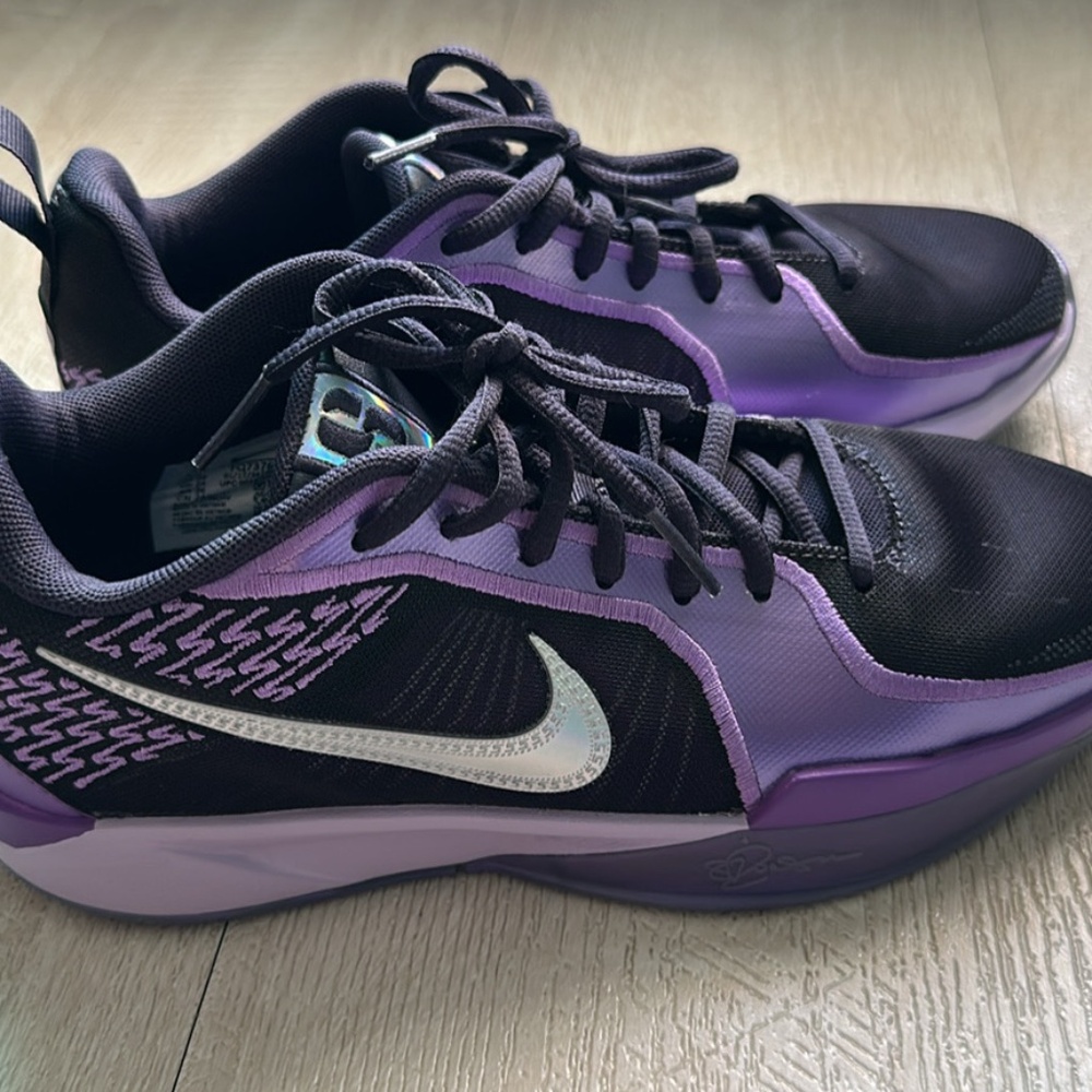 Nike Sabrina